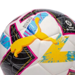 Balón Puma LaLiga 1 Orbita Hybrid "El Clásico" 2022-2023 -ADIDAS Ventas balon puma laliga 1 orbita hybrid el clasico 2022 2023 white beetroot purple blue atoll 2