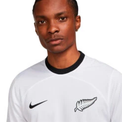 Camiseta Nike Nueva Zelanda Primera Equipación Stadium 2022-2023 8 Camiseta Nike Nueva Zelanda Primera Equipación Stadium 2022-2023 -ADIDAS Ventas camiseta nike nueva zelanda primera equipacion stadium mundial qatar 2022 white black 2