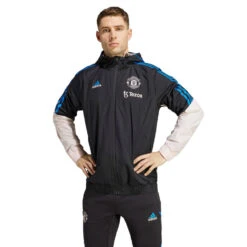 Chaqueta Adidas Manchester United FC Fanswear 2022-2023 9 Chaqueta Adidas Manchester United FC Fanswear 2022-2023 -ADIDAS Ventas chaqueta adidas manchester united fc fanswear 2022 2023 black icey pink 1