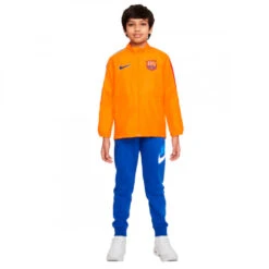 Chaqueta Nike FC Barcelona Fanswear 2021-2022 Niño 7 Chaqueta Nike FC Barcelona Fanswear 2021-2022 Niño -ADIDAS Ventas chaqueta nike fc barcelona fanswear 2021 2022 nino vivid orange university red game royal 2