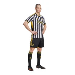 Pantalón Corto Adidas Juventus Primera Equipación 2023-2024 10 Pantalón Corto Adidas Juventus Primera Equipación 2023-2024 -ADIDAS Ventas pantalon corto adidas juventus primera equipacion 2023 2024 black bold gold 3