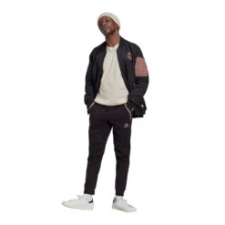 Pantalón Largo Adidas Real Madrid CF Fanswear 2022-2023 11 Pantalón Largo Adidas Real Madrid CF Fanswear 2022-2023 -ADIDAS Ventas pantalon largo adidas real madrid cf fanswear 2022 2023 black wonder oxide 3