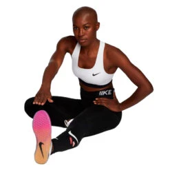 Sujetador Nike Swoosh Band Non-Padded Mujer 8 Sujetador Nike Swoosh Band Non-Padded Mujer -ADIDAS Ventas sujetador nike swoosh band non padded mujer white black 2